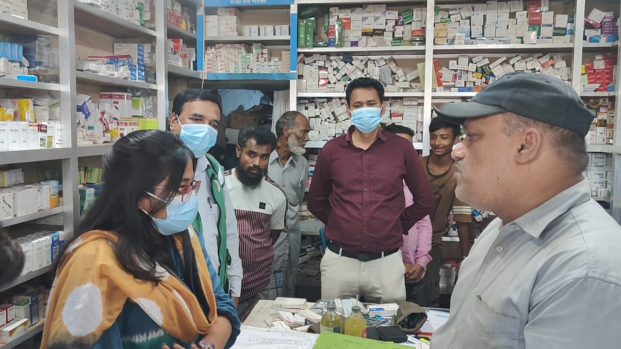 মেয়াদোত্তীর্ণ ওষুধ বিক্রির দায়ে জরিমানা