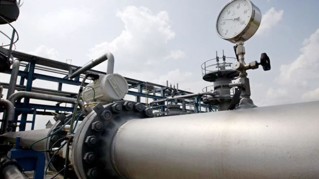 জেট ফুয়েল পাইপলাইন প্রকল্পে নতুন বিতর্ক