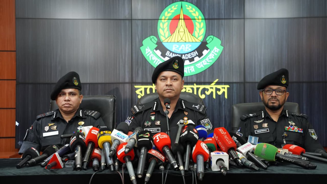 কুমিল্লায় কাস্টমস কর্মকর্তা হত্যার রহস্য উদ্ঘাটন, গ্রেপ্তার ৫