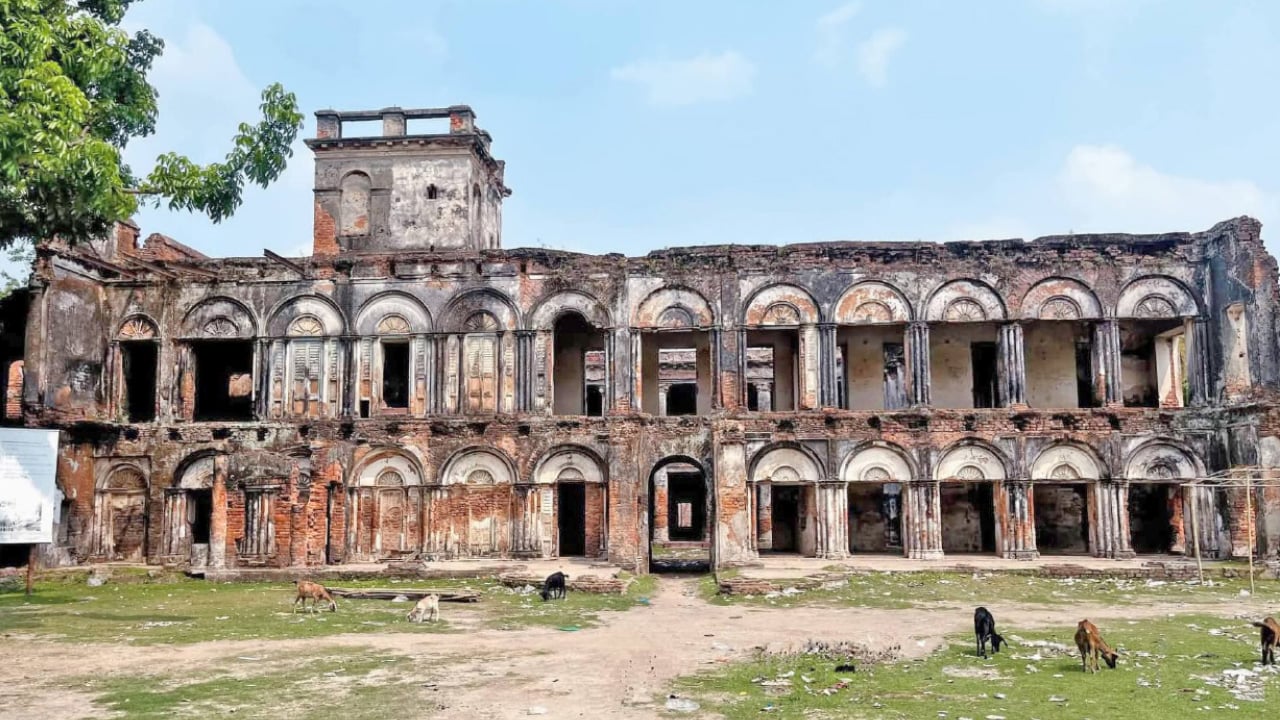 জাতীয় কবির স্মৃতিবিজড়িত তেওতা জমিদার বাড়ির বেহাল দশা