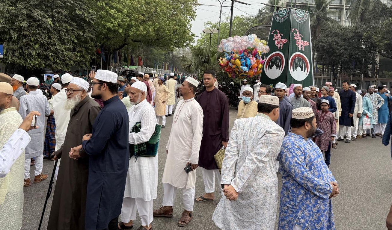 জাতীয় ঈদগাহে ঈদের প্রধান জামাত অনুষ্ঠিত