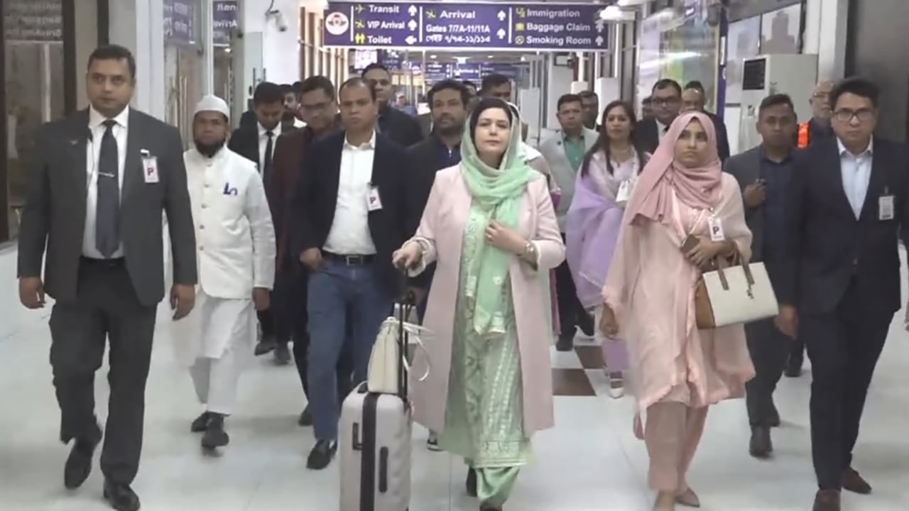 লন্ডনের উদ্দেশে ঢাকা ছেড়েছেন জুবাইদা রহমান