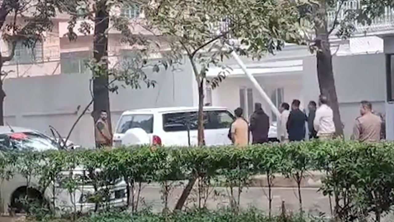 গুলশানের বাসভবনে পৌঁছেছেন জুবাইদা ও জাইমা রহমান