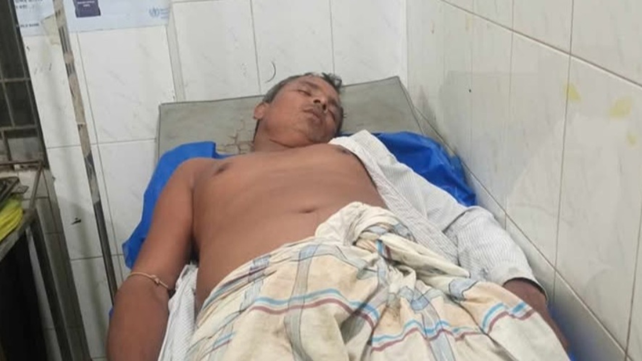 যুবদল নেতাকে আওয়ামী সন্ত্রাসীদের মারধর, বাইকে আগুন