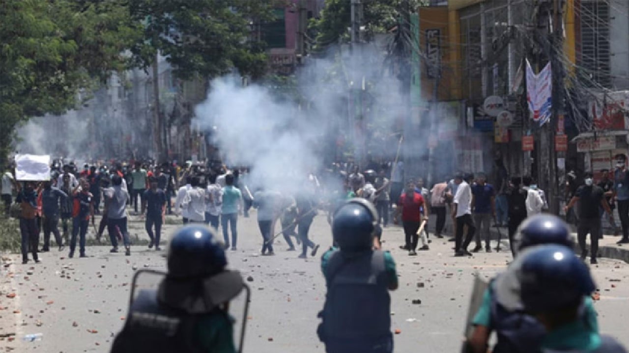 চার দফা মেনে নিতে সরকারকে আলটিমেটাম