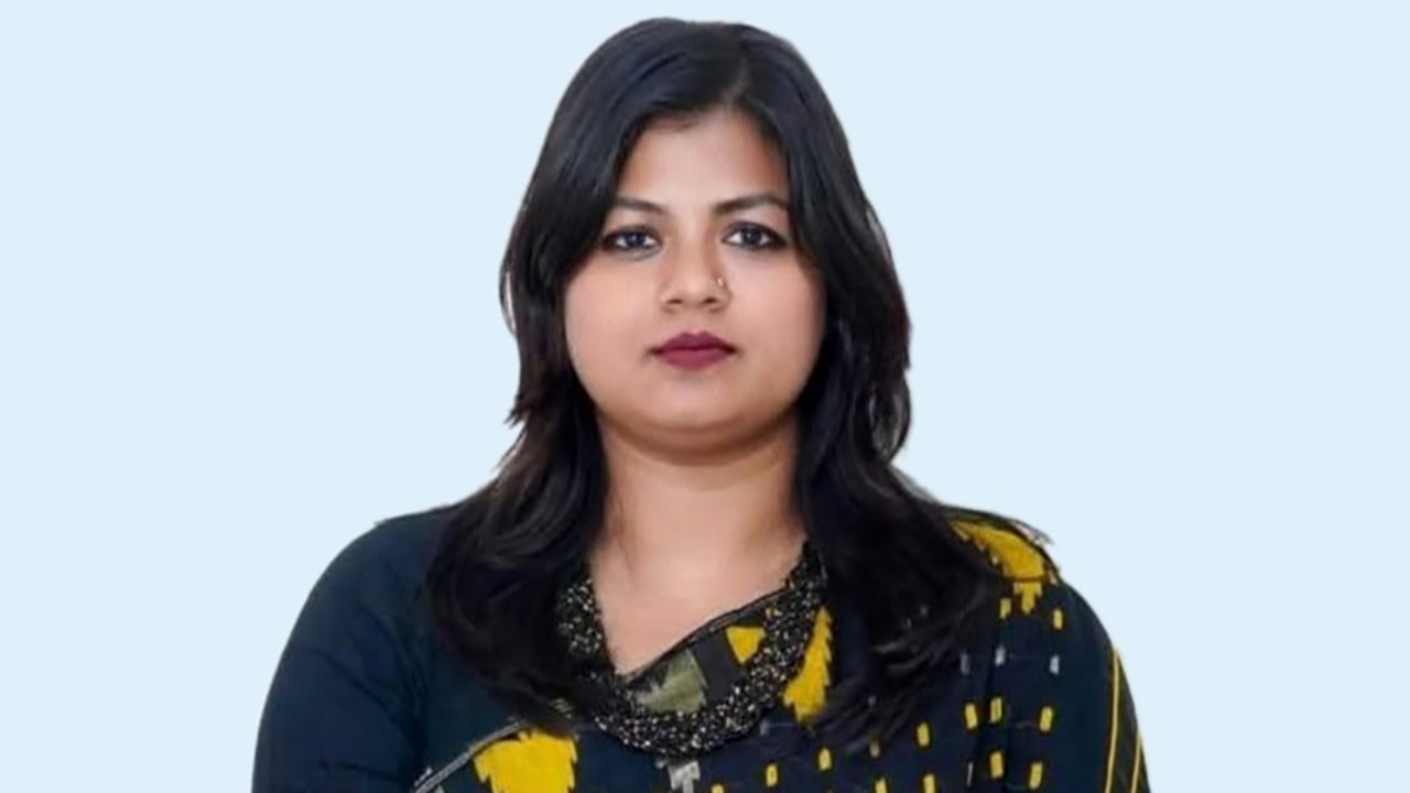 এবার নির্বাচন থেকে সরে দাঁড়ালেন এনসিপি নেত্রী ঝুমা