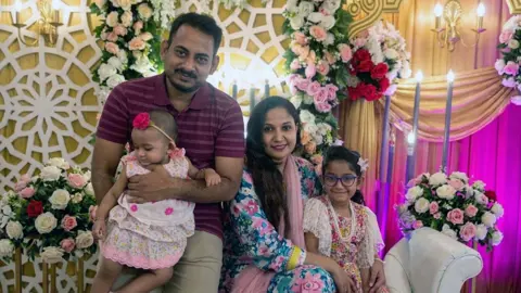 রিসোর্টে আগুন, দুই শিশুসহ তুহিন-তানজি দম্পতির ভাগ্যে কী ঘটেছে