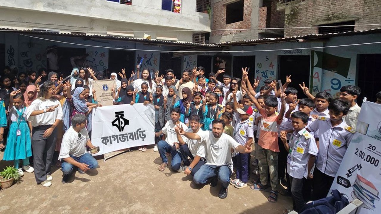 সুবিধাবঞ্চিত শিক্ষার্থীদের এগিয়ে নিতে ‘কাগজবাড়ি’র প্রশংসনীয় উদ্যোগ