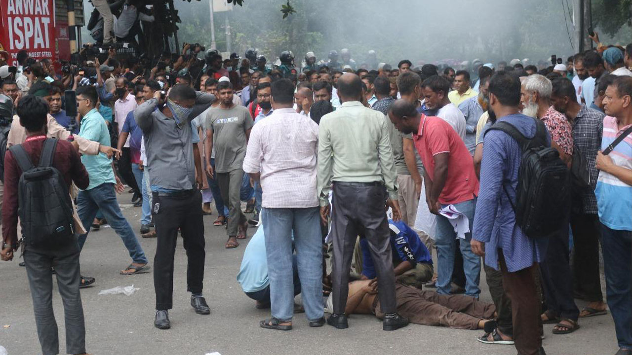 চাকরিচ্যুত বিডিআর সদস্যদের যমুনা অভিমুখী মিছিল ছত্রভঙ্গ