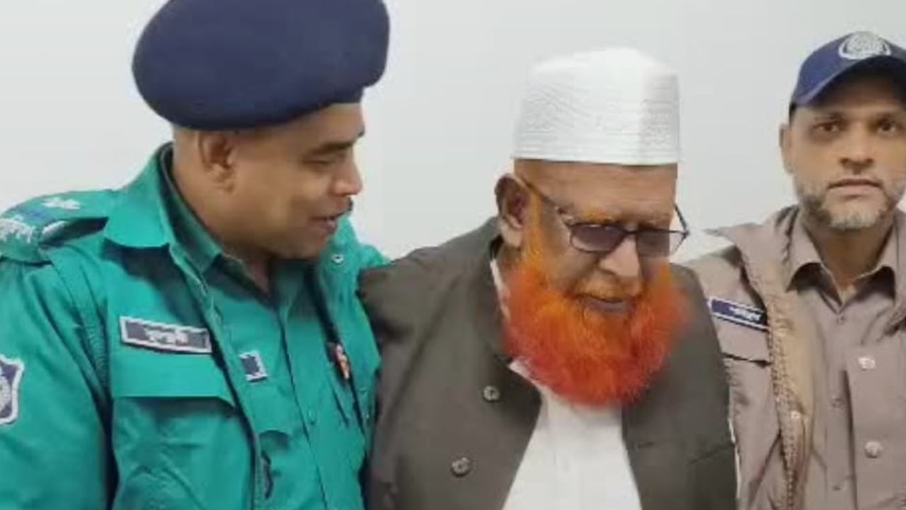 মৃত্যুদণ্ডপ্রাপ্ত আসামি আবুল কালাম আজাদ আত্মসমর্পণ করতে ট্রাইব্যুনালে