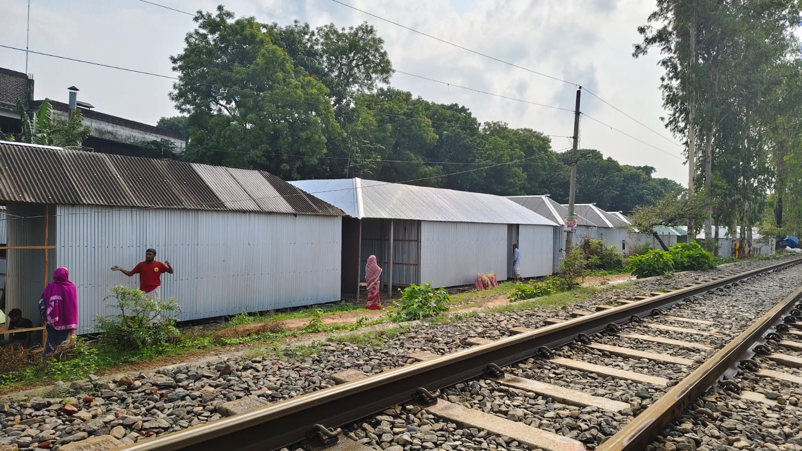 কালিয়াকৈরে রেলওয়ের জমি দখলের মহোৎসব
