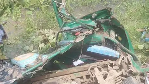 কালিয়াকৈরে কাভার্ডভ্যানের ধাক্কায় অটোরিকশার ৩ যাত্রী নিহত, আহত ৩