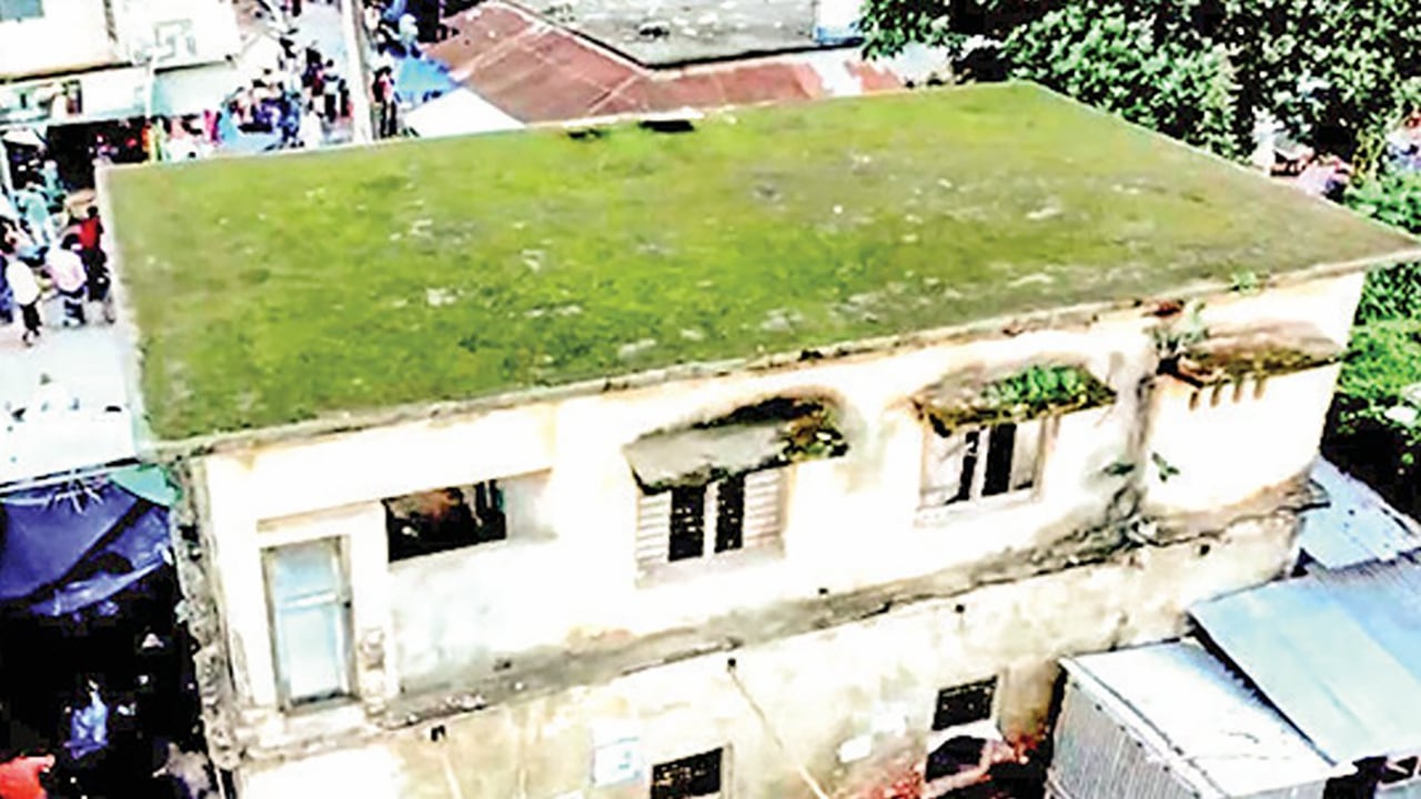 কালীগঞ্জে ১৭ বছর ধরে গ্রাম পুলিশের দখলে ইউপি ভবন