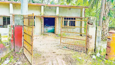 ঠিকাদার পালিয়ে যাওয়ায় দুবছর ধরে কাজ বন্ধ