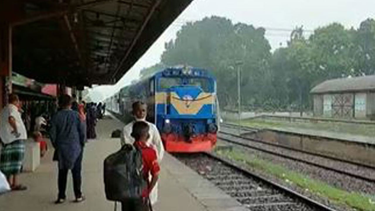 কালীগঞ্জের মোবারকগঞ্জ রেলস্টেশনে ট্রেনে কাটা পড়ে যুবকের মৃত্যু