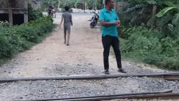 কালীগঞ্জে দুই রেলক্রসিংয়ে নিরাপত্তাহীনতায় হাজারো মানুষ