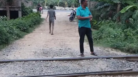 কালীগঞ্জে দুই রেলক্রসিংয়ে নিরাপত্তাহীনতায় হাজারো মানুষ