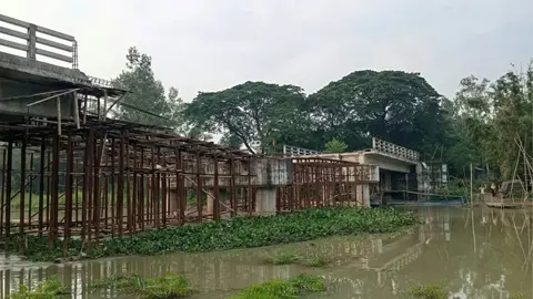 পাঁচ বছরেও শেষ হয়নি কলিমাজানি নদীর সেতু