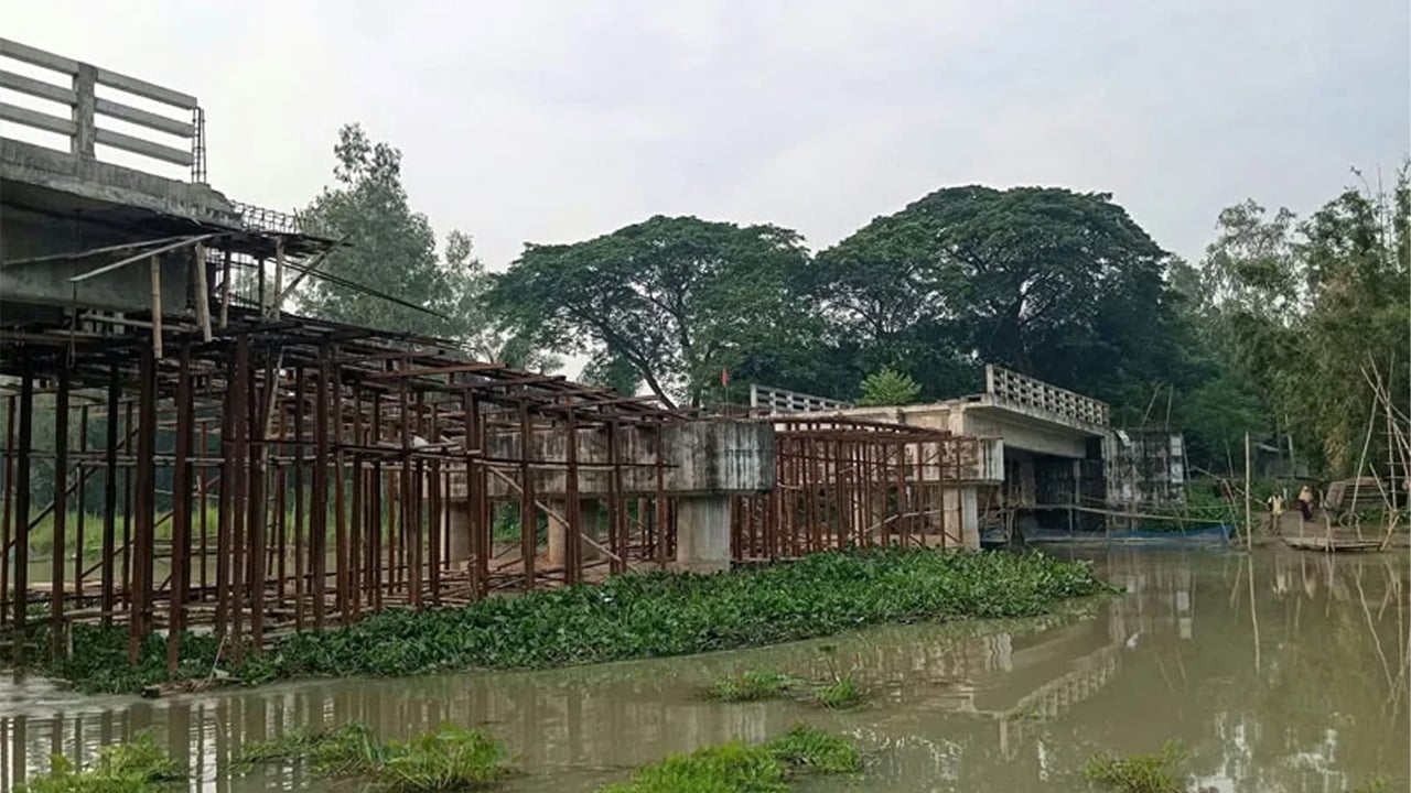 মির্জাপুরে কলিমাজানি নদীর সেতু নির্মাণে দীর্ঘসূত্রিতা, চরমে ভোগান্তি