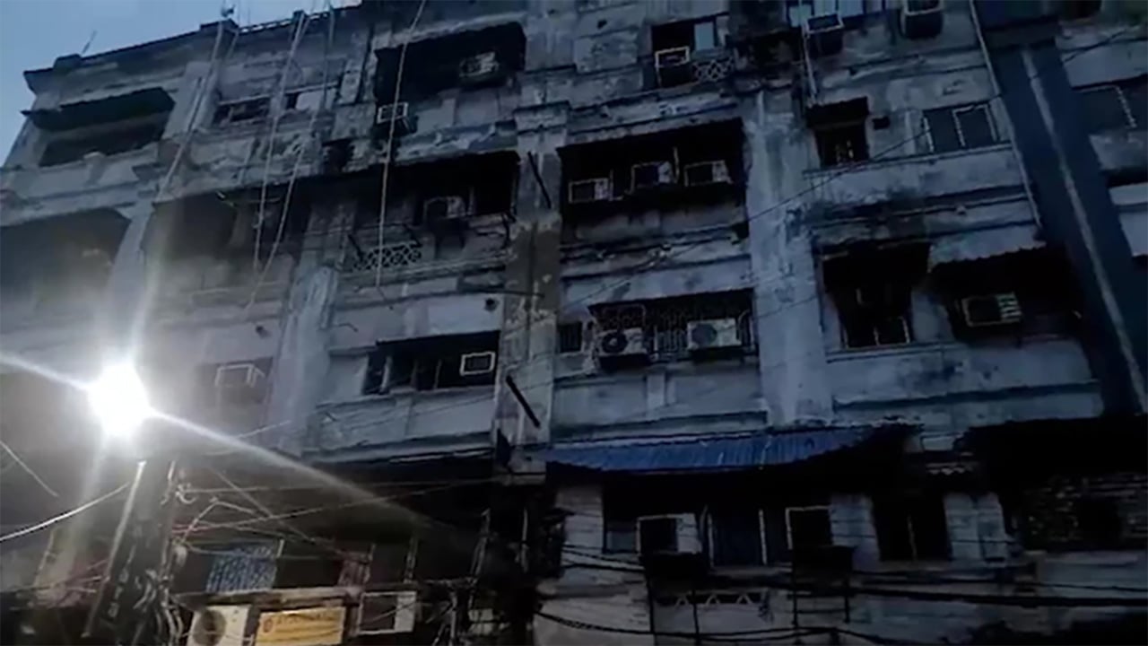 কলকাতার একটি হোটেলে আগুন, ৯ বাংলাদেশির মৃত্যু