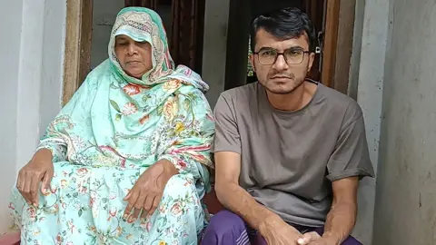 মৃত্যুকে জয় করে জজ হয়ে মায়ের স্বপ্নপূরণ তাইজুলের