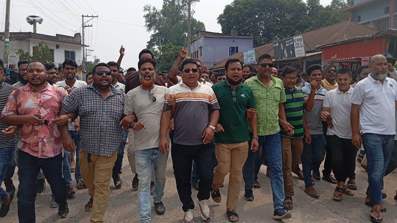 দেশবিরোধী ষড়যন্ত্রের প্রতিবাদে কামারখন্দে বিএনপির বিক্ষোভ