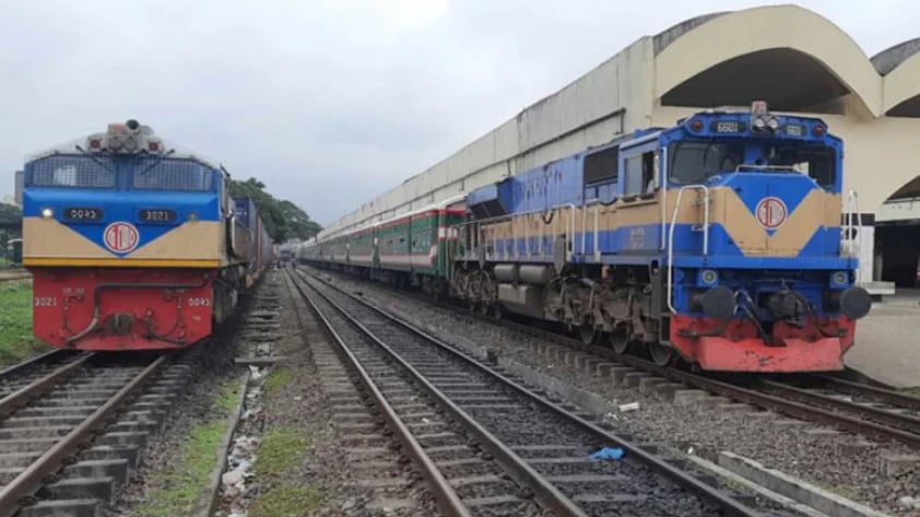 কমলাপুরে দুটি ট্রেনের শিডিউল বিপর্যয়