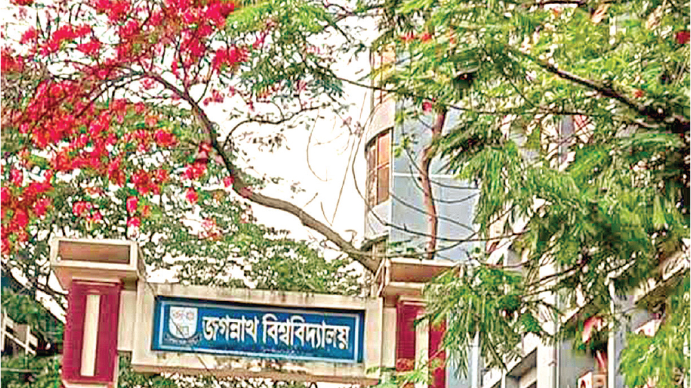 কৃষ্ণচূড়ায় রঙিন ক্যাম্পাস