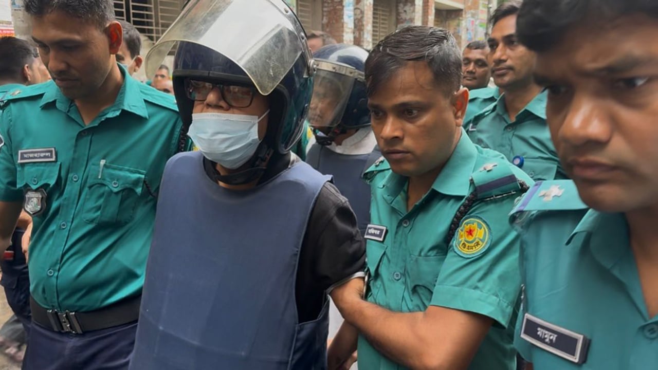 আদালতে পুলিশকে ধমকালেন কামরুল ইসলাম