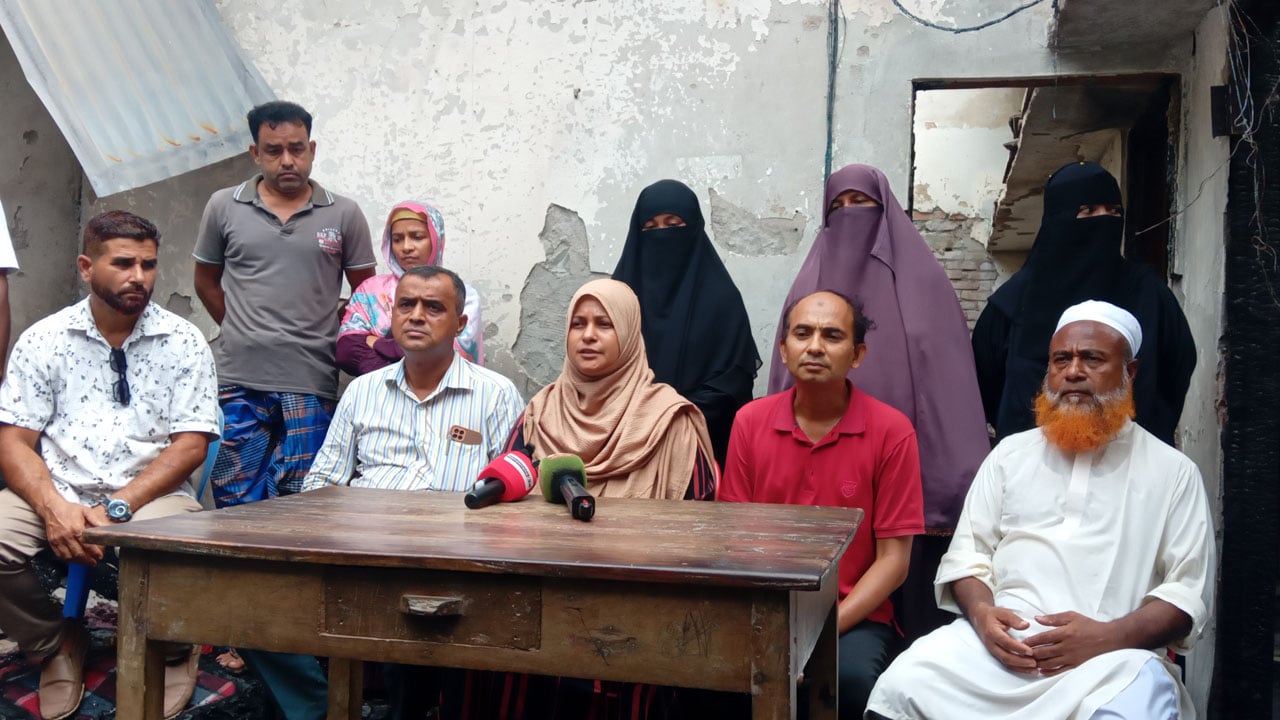 কাপাসিয়ায় মহিলা দল নেত্রীর বাড়িতে অগ্নিসংযোগের অভিযোগ