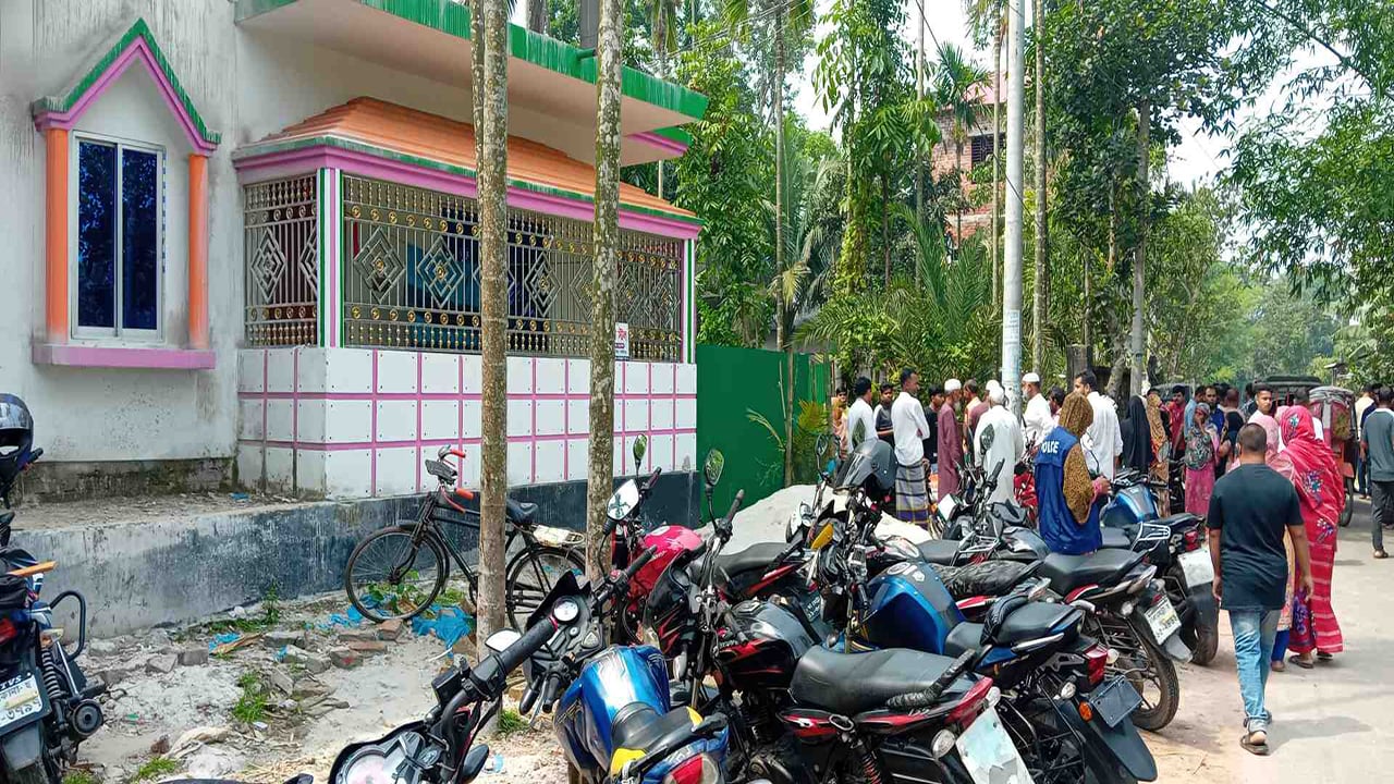 গাজীপুরের কাপাসিয়ায় পাঁচ জনকে গলা কেটে হত্যা