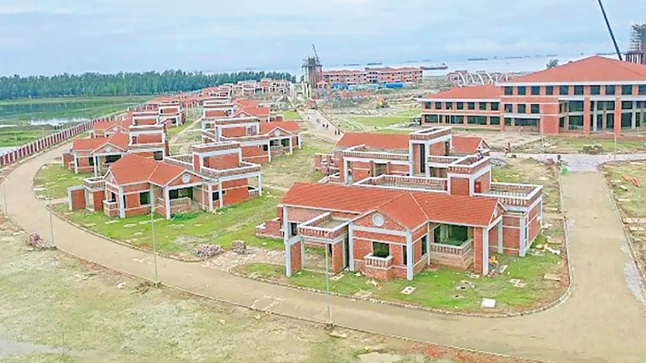 অলস পড়ে থাকা অতিথিশালা নিয়ে বিপাকে সরকার