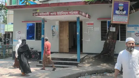 মুখ থুবড়ে পড়েছে জরুরি সেবা, দুর্ভোগে মানুষ
