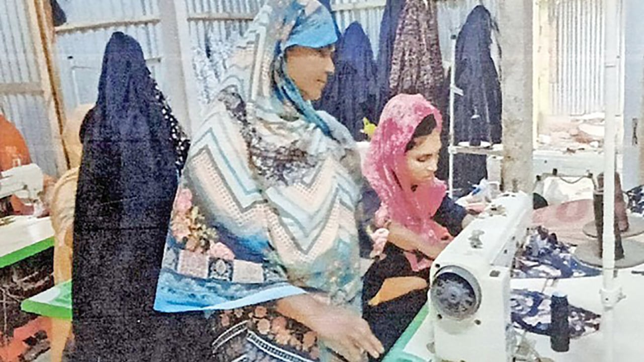 নিজের পায়ে দাঁড়াতে শিখেছেন জরিনা