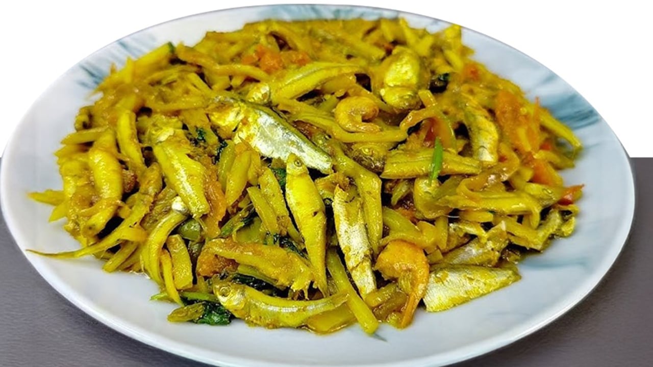 ছোট মাছ ভুনা
