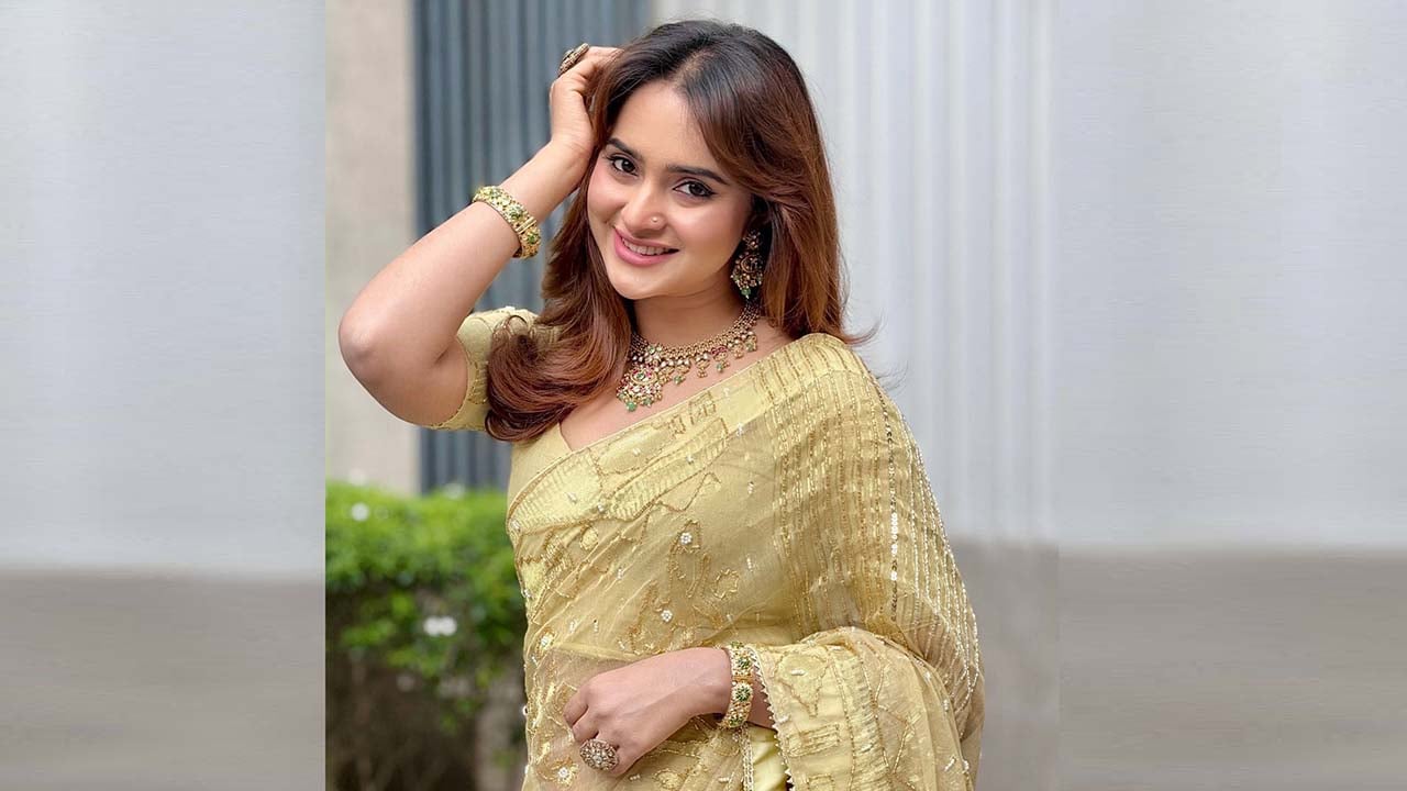 কেয়া পায়েলের ‘যত্নে থেকো’