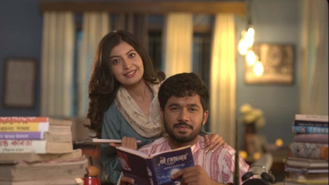 আলোচনায় খায়রুল বাশার-সাদনিমার ‘বই পোকা’