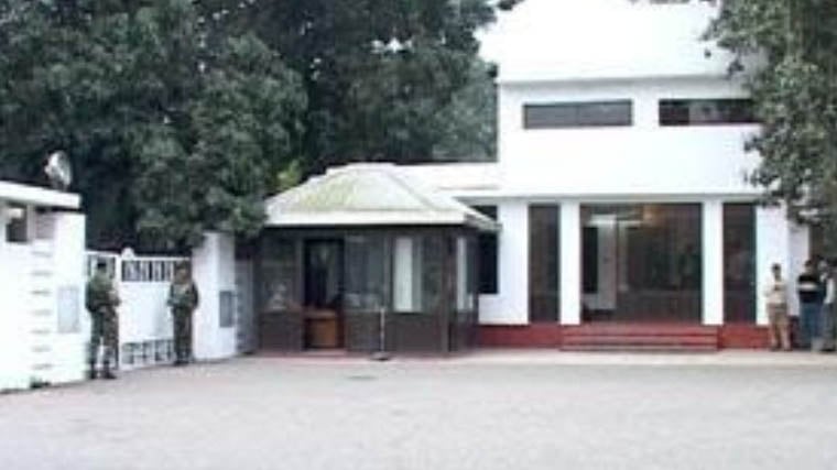 হাসিনার প্রতিহিংসা ও খালেদা জিয়ার ক্যান্টনমেন্টের বাড়ি