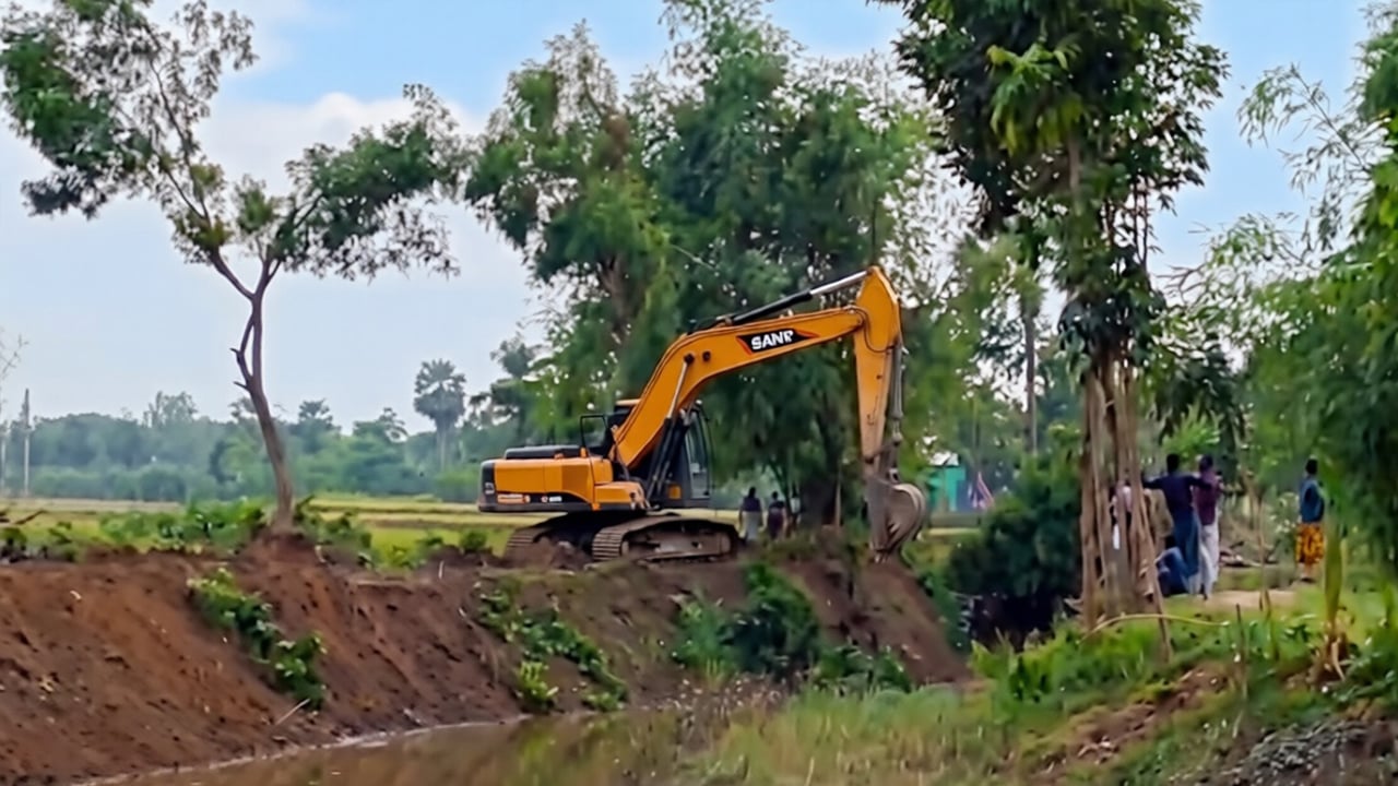 খাল খননে দুর্নীতি, শ্রমিকের পরিবর্তে ভ্যাকু