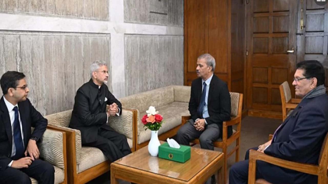 আইন ও নিরাপত্তা উপদেষ্টার সঙ্গে ভারতের পররাষ্ট্রমন্ত্রীর সাক্ষাৎ