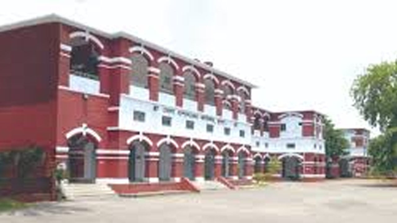 জেলা প্রশাসকের কার্যালয়ে এইচএসসি পাসেই চাকরি