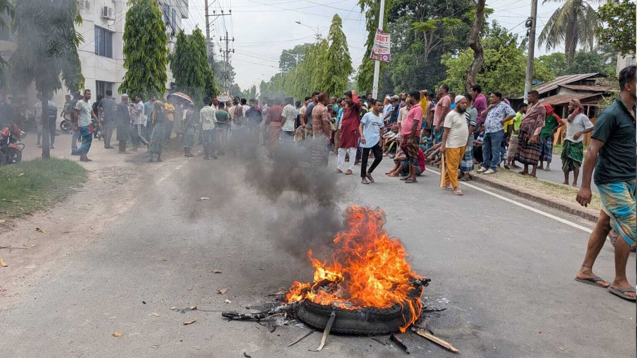 কাঁচা পাট রপ্তানিতে শর্ত আরোপে প্রতিবাদ, মহাসড়কে শ্রমিক বিক্ষোভ