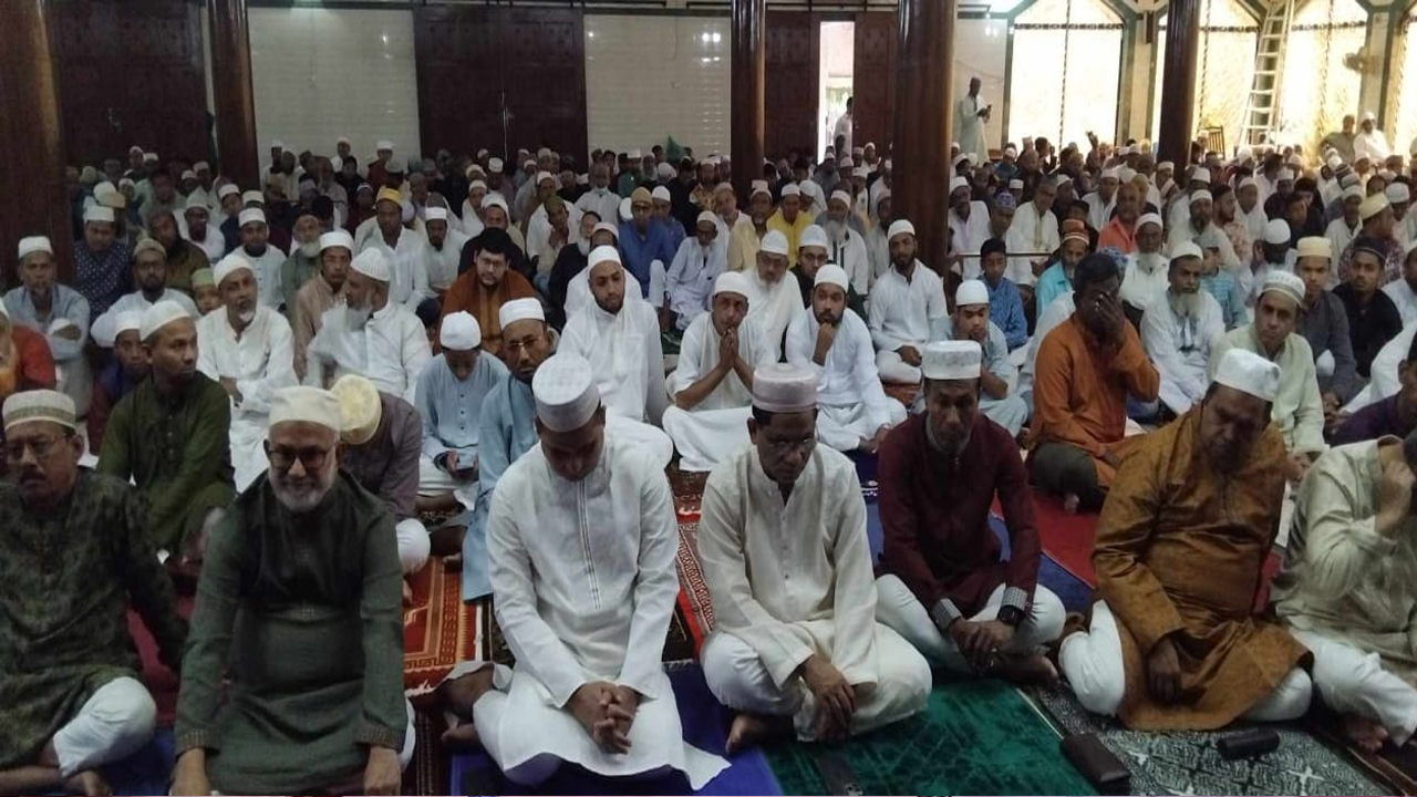 খুলনায় ঈদুল আজহার প্রধান জামাত অনুষ্ঠিত