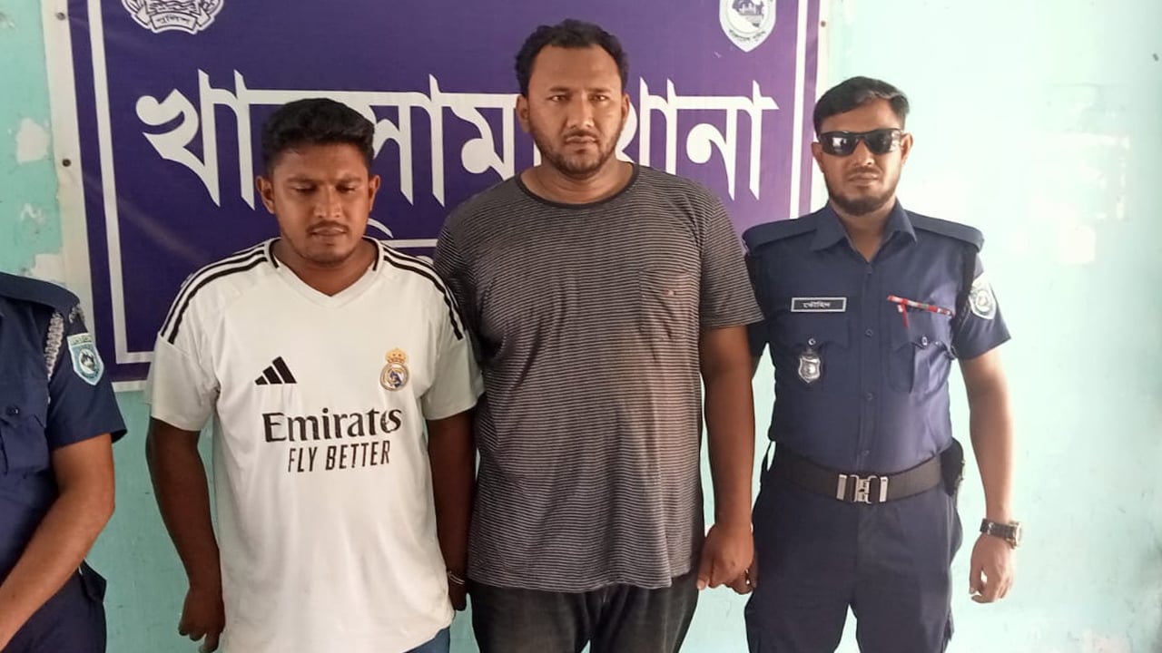 প্রকাশ্য জুয়া খেলার সময় ছাত্রলীগ নেতা আটক