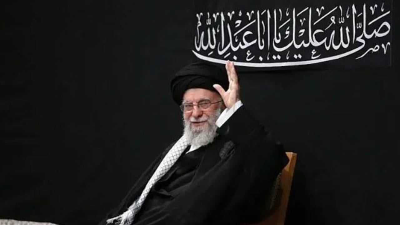 ইরানের সর্বোচ্চ নেতার ক্ষমতা কতটা