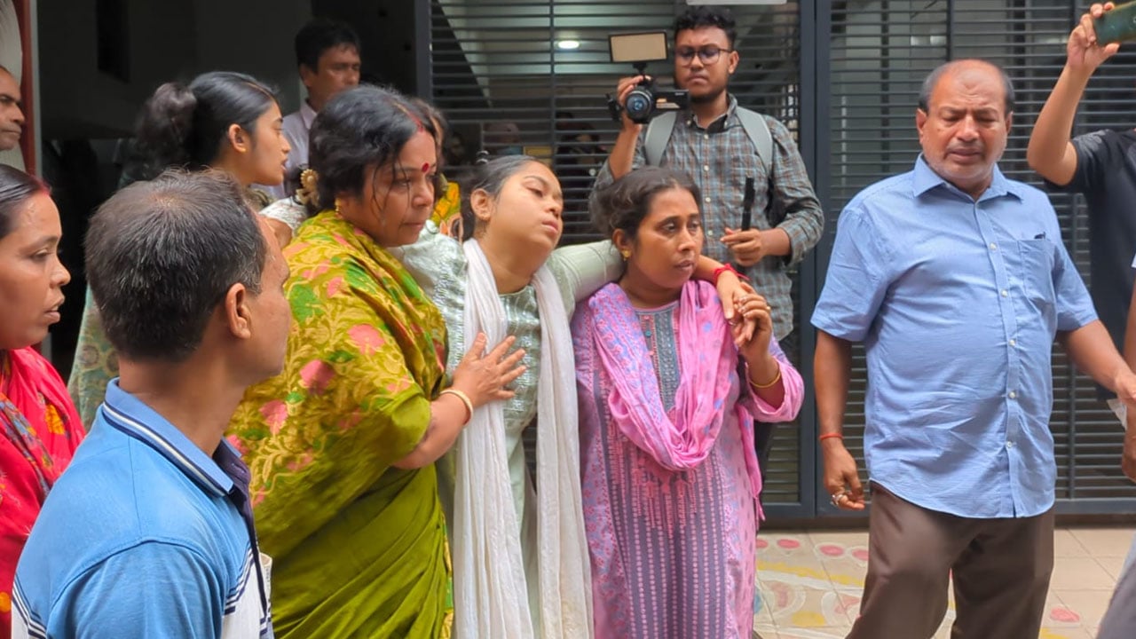 কক্সবাজারে প্যারাসেইলিং দুর্ঘটনায় নিহত সৌভিক রায়ের শেষকৃত্য সম্পন্ন