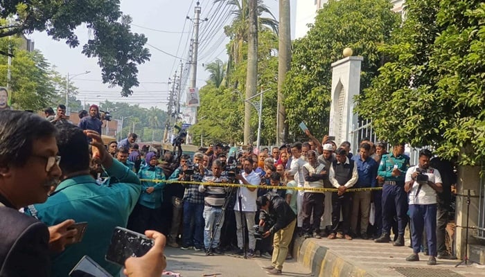 খুলনার আদালত প্রাঙ্গণে চাঞ্চল্যকর জোড়া খুনে জড়িত ২ আসামি গ্রেপ্তার