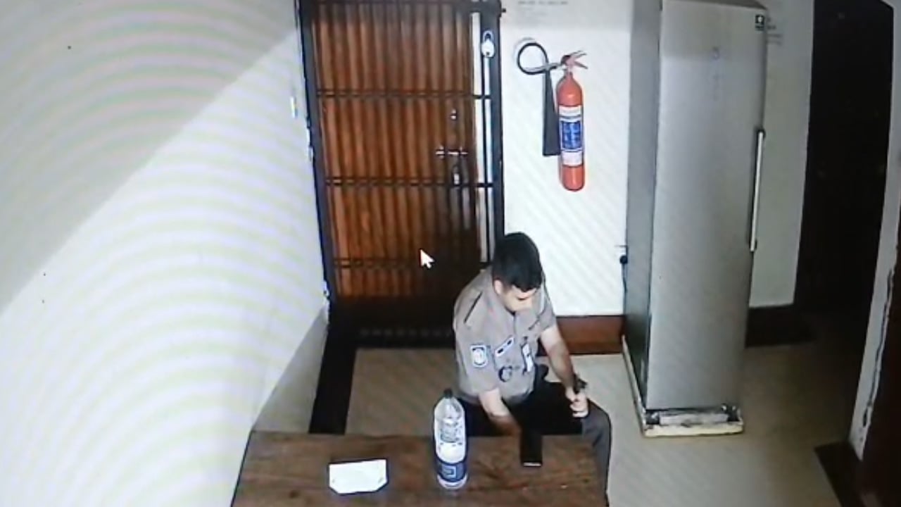 নিজের অস্ত্রের গুলিতে রেল পুলিশ সদস্যের আত্মহত্যা