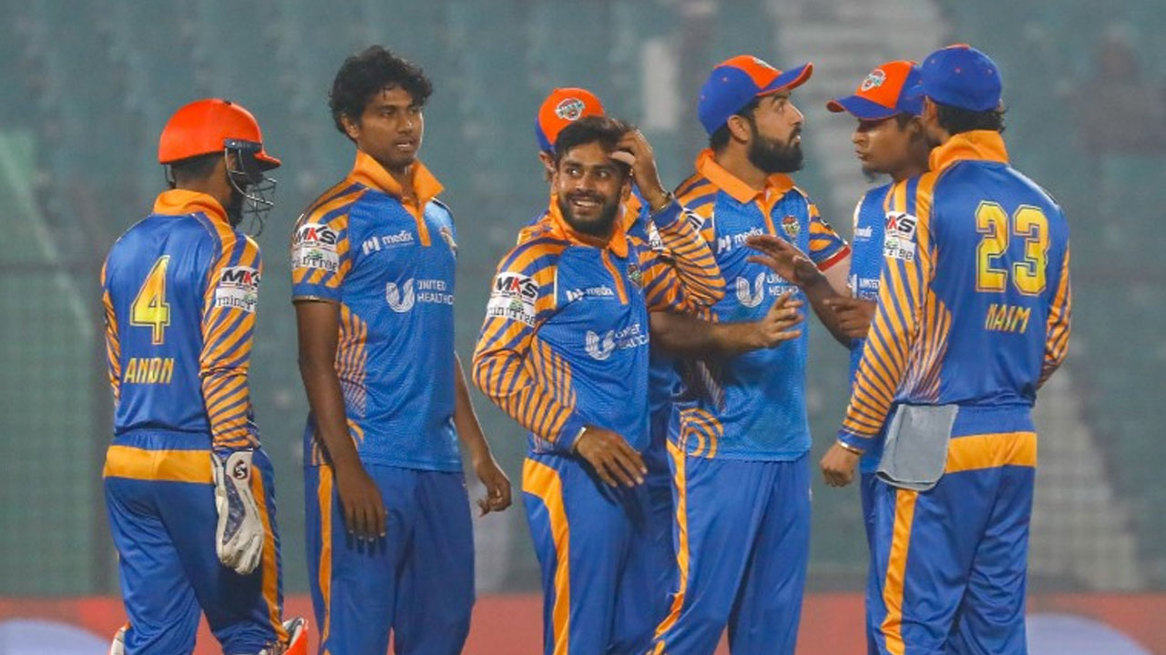 কাগজে-কলমে টিকে সবার প্লে-অফের আশা