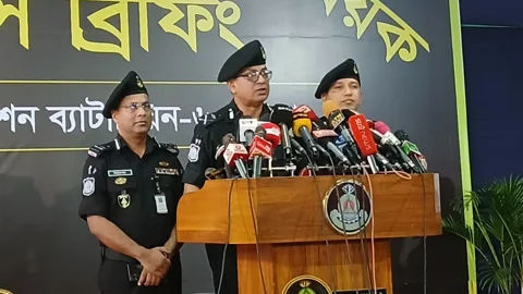সুন্দরবনে ৫৯ জলদস্যুর আত্মসমর্পণ: ৫৯টি আগ্নেয়াস্ত্র ও ৫৪১ রাউন্ড গুলি উদ্ধার